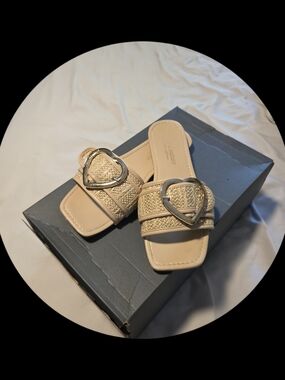 JUICY COUTURE Beige Heart-Buckle Straw Slide Sandals - Women